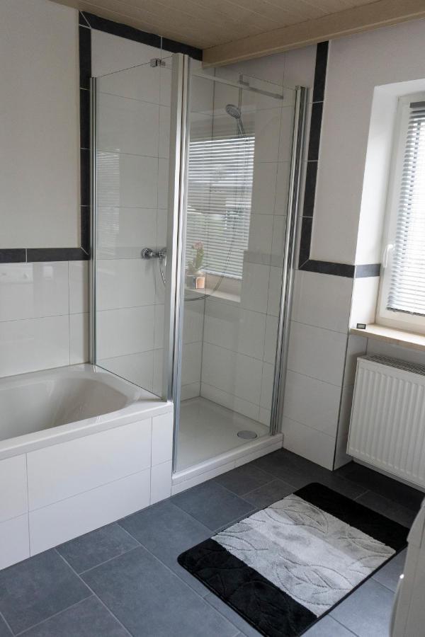 Ferienwohnung Hertreiter In Dingolfing 110Qm Buitenkant foto